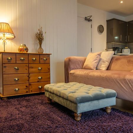 Cute 1 Bed Apartment 2 Mins From The Sea - Sleeps 4, Flat 8 The Gables, Church Street, ไลม์รีจิส ภายนอก รูปภาพ