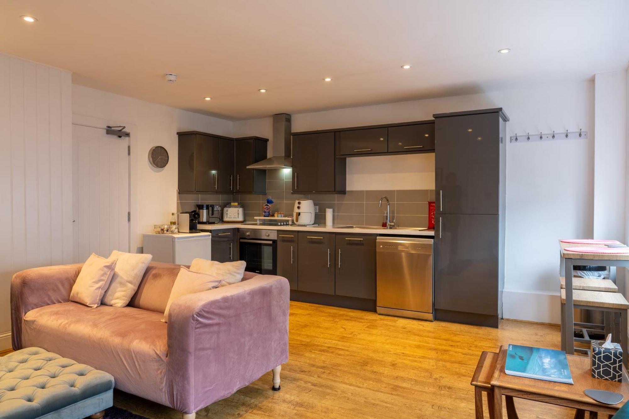 Cute 1 Bed Apartment 2 Mins From The Sea - Sleeps 4, Flat 8 The Gables, Church Street, ไลม์รีจิส ภายนอก รูปภาพ