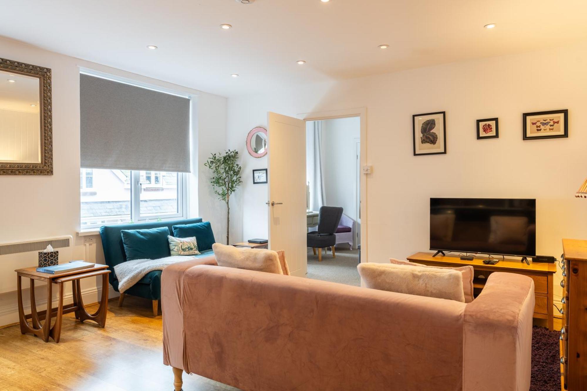 Cute 1 Bed Apartment 2 Mins From The Sea - Sleeps 4, Flat 8 The Gables, Church Street, ไลม์รีจิส ภายนอก รูปภาพ