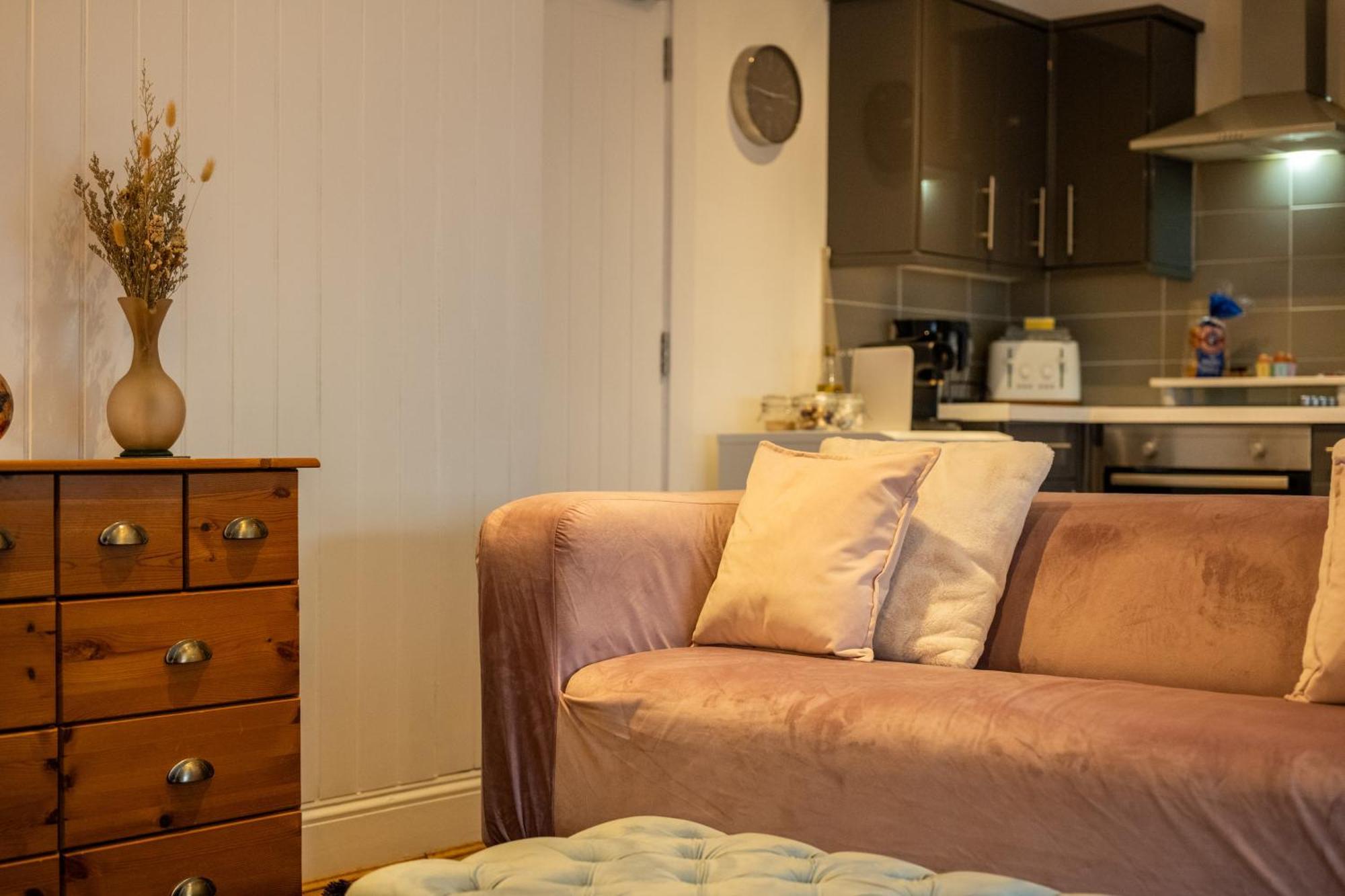 Cute 1 Bed Apartment 2 Mins From The Sea - Sleeps 4, Flat 8 The Gables, Church Street, ไลม์รีจิส ภายนอก รูปภาพ